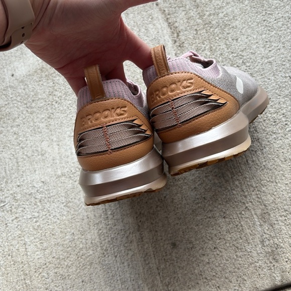 NWOT Brooks Levitate 2 Limited Edition Le Pink Running Shoes size 10 - Picture 7 of 8